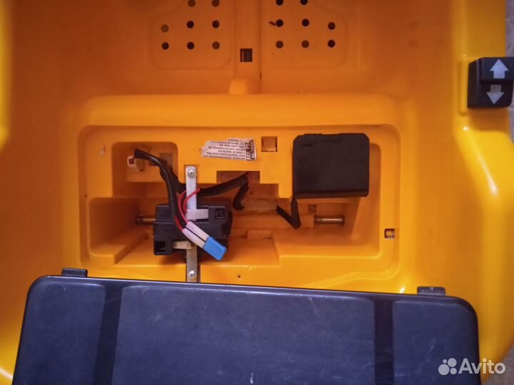 Детский электромобиль