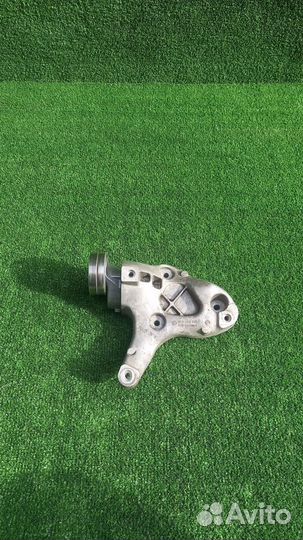 Кронштейн генератора Skoda Yeti 1.4,Caxa