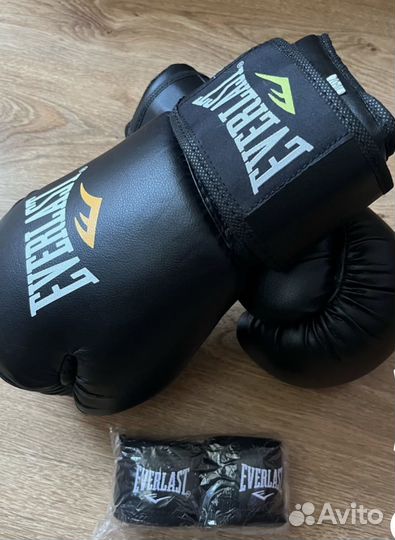 Боксерские перчатки Everlast