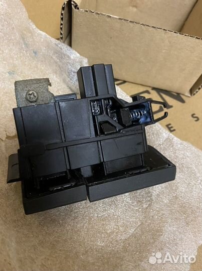 Кнопка бардачка