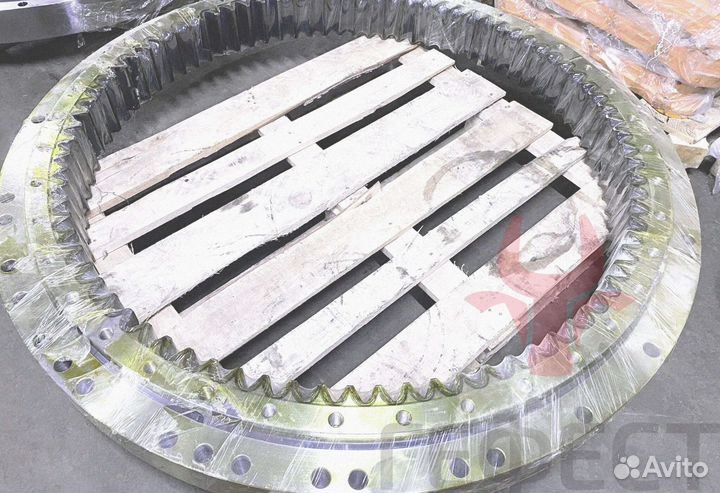 Поворотный круг Komatsu PC400LC-8 208-25-61300