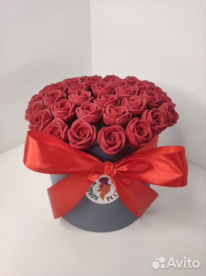 Красные Розы из Белого Шоколада - 37 шт в Коробке