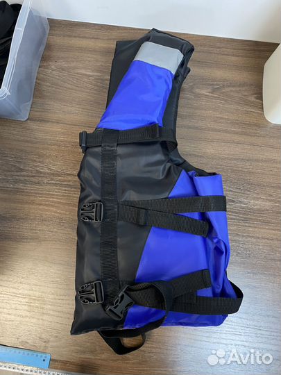 Спасательный жилет взрослый