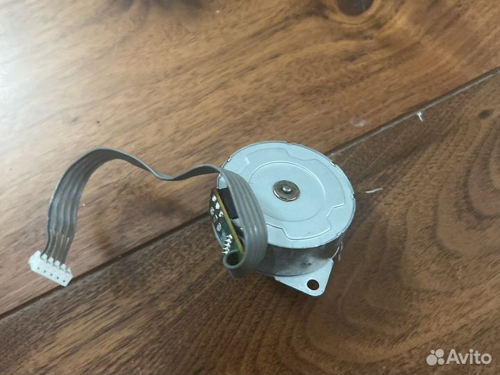 Шаговый двигатель