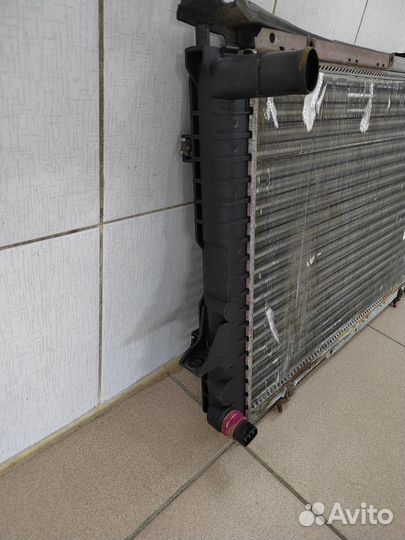 Радиатор охлаждения двигателя Audi 100 C4 2,6 АКПП