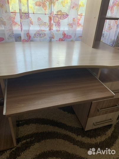 Письменный стол