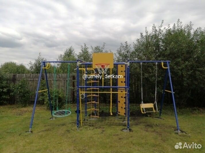 Уличный детский комплекс с футбольными воротами