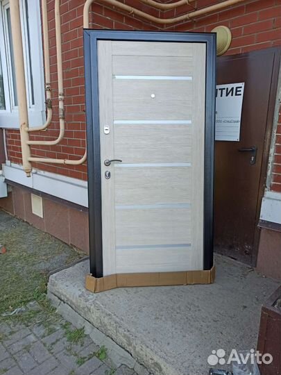 Дверь входная металлическая