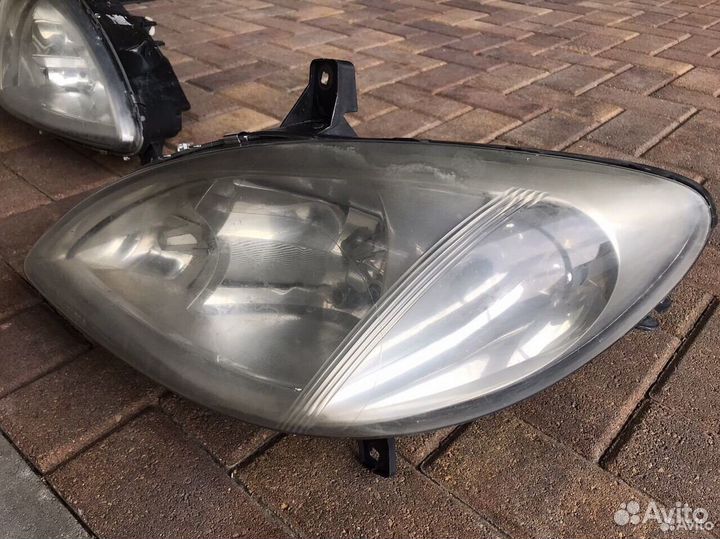 Фара передняя левая на mercedes w639