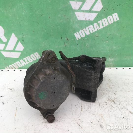 Кронштейн двигателя Ауди 100 44 кузов С3