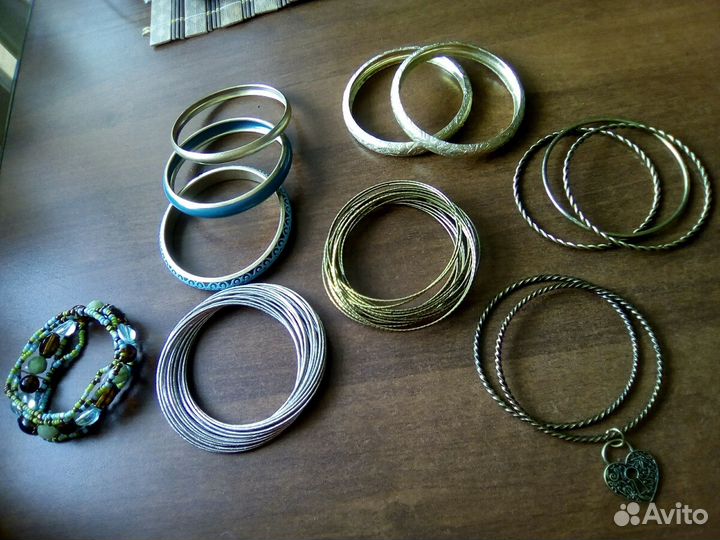 Брошь, браслеты