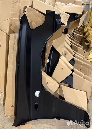 Переднее левое крыло mв Pajero/ Montero II 97-01