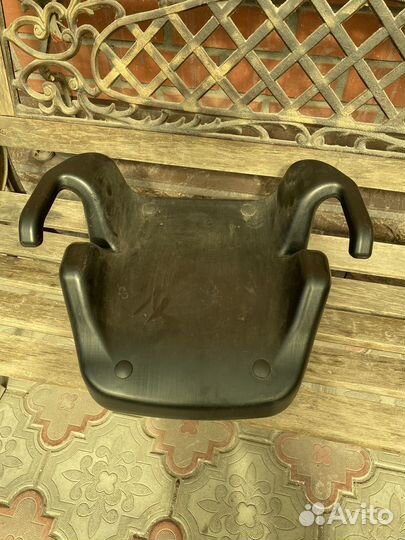 Автомобильное сидение 