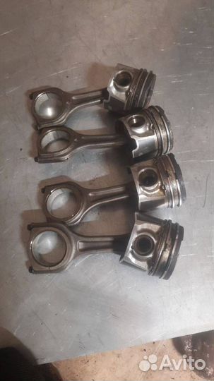 Поршень шатун Peugeot 107 2006