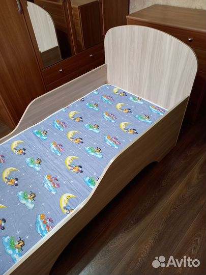 Детская кровать от 3 лет с бортиками, с матрасом