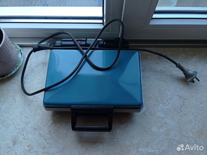 Электрическая вафельница из СССР