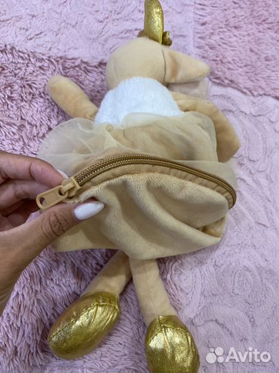 Мягкая игрушка с отсеком для подарка