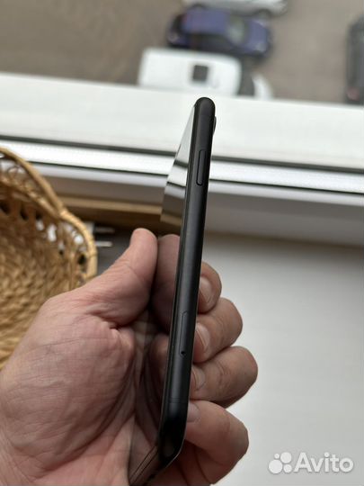 Продам iPhone xr