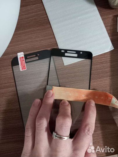 Защитные стекла для телефона