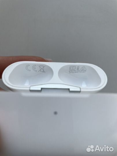 Кейс для наушников Apple AirPods Pro оригинал