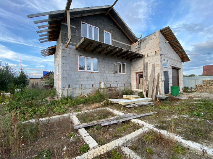 Дом 195,5 м² на участке 4 сот.