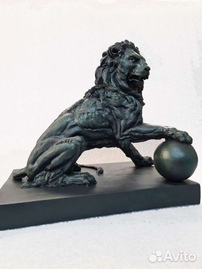 Лев статуэтка