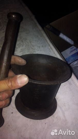 Старинная чугунная ступка