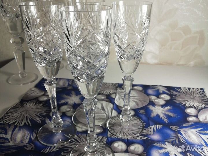 Хрустальные рюмки на ножке, высота 17 см