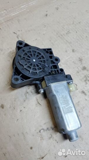 Моторчик стеклоподъемника задний правый hyundai I