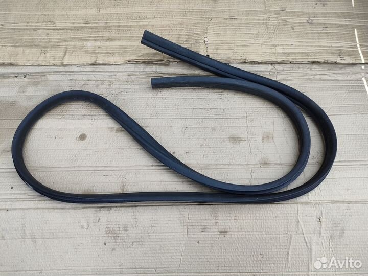 Уплотнитель дверного проема передний Ford Focus 3