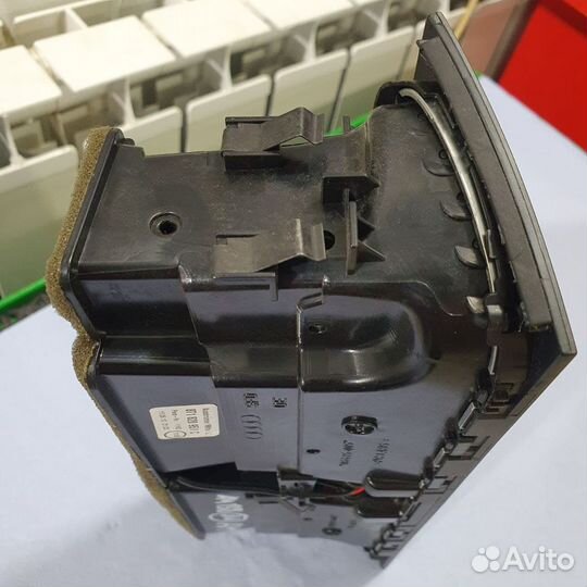 Дефлектор воздуха центральный Audi 8T1820951C