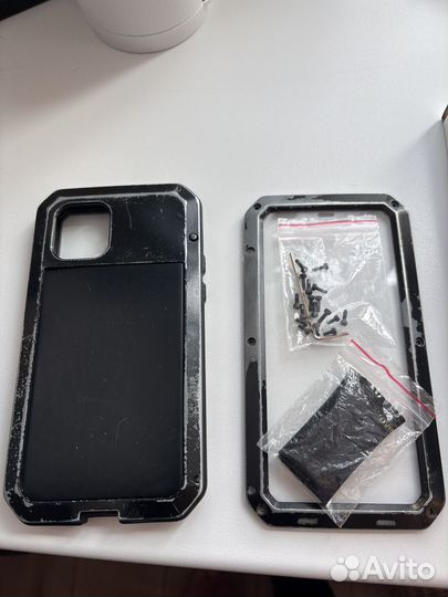 Бронированный чехол на iPhone 12