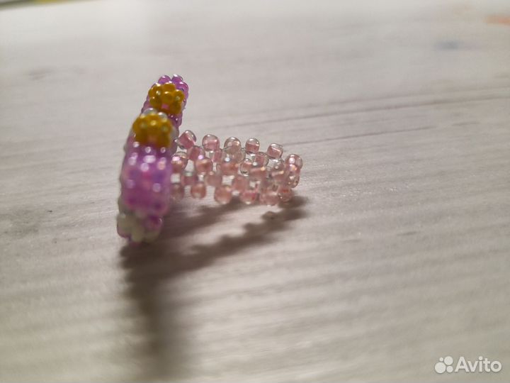 Кольцо из бисера с фигуркой