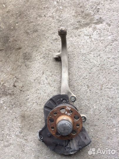 Поворотный кулак левый Mercedes W221