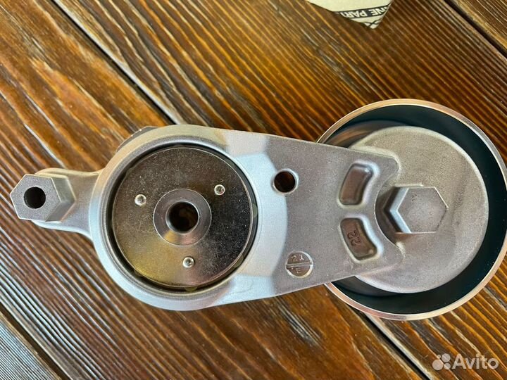 Натяжитель с роликом на toyota rav4 2.5