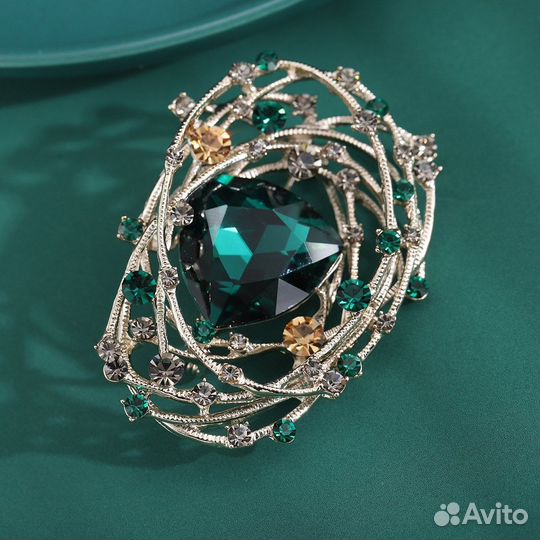 Шикарная брошь с камнями новая