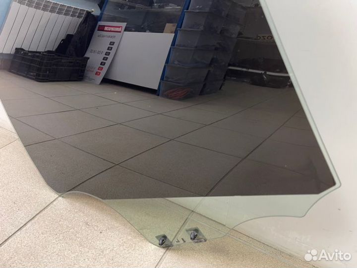 Стекло двери заднее правое Renault Duster