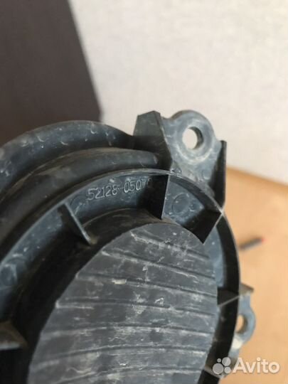 Заглушка на птф авенсис 2009-2012