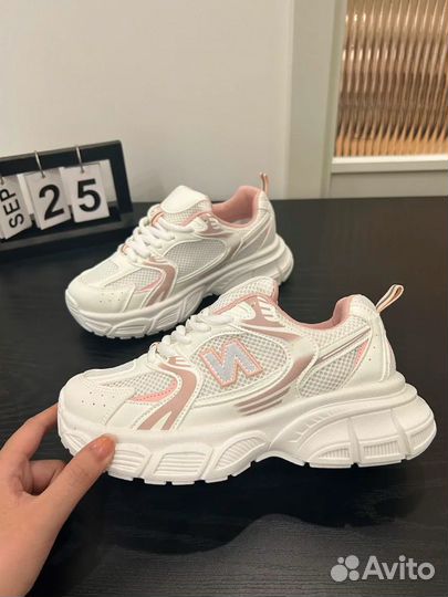 Кроссовки женские new balance