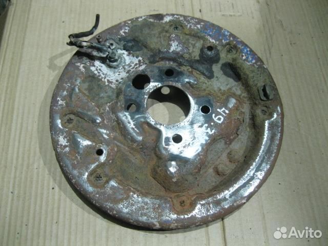 Щит опорный задний правый от Skoda Octavia (A4 1U