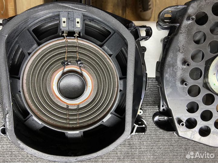 Мидбасы под сидения на BMW X5 e70