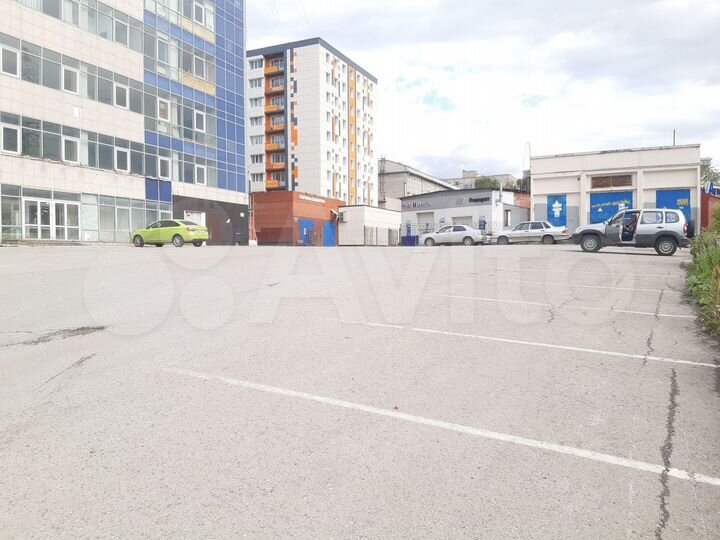 Торговая площадь 1537 м²