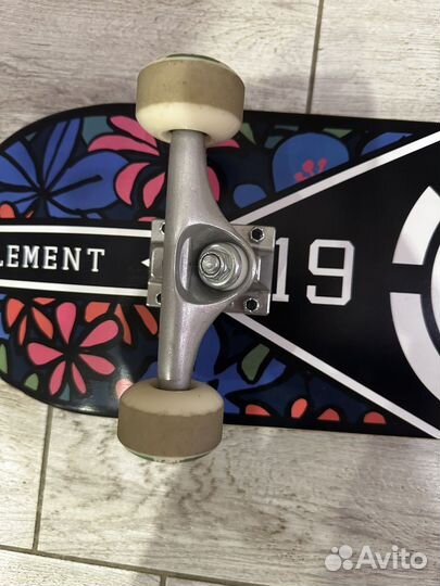 Скейтборд element