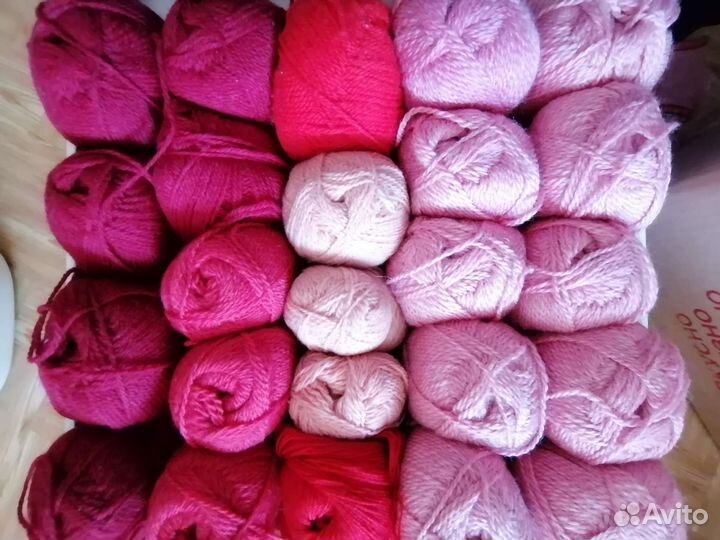 Нитки для вязания красных оттенков