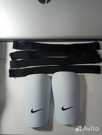 Футбольные щитки nike