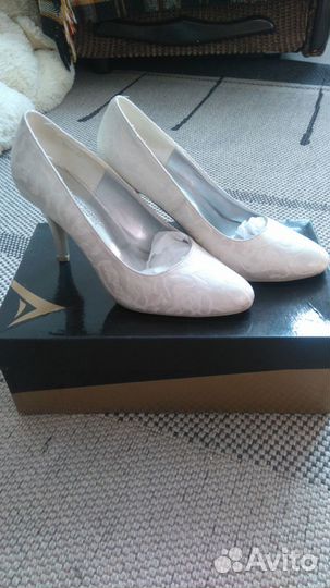 Продам свадебные туфли