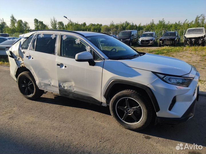 Toyota RAV4 2.5 AT, 2019, битый, 118 335 км