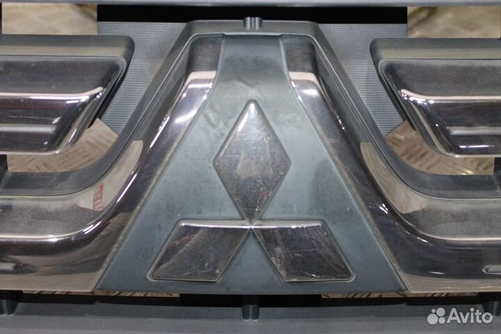 Решетка радиатора Mitsubishi Pajero 4 дорестайлинг
