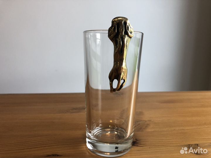 Фигурка. Статуэтка. Такса на стакане. бронза