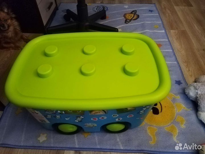 Ящик с игрушками на колёсиках